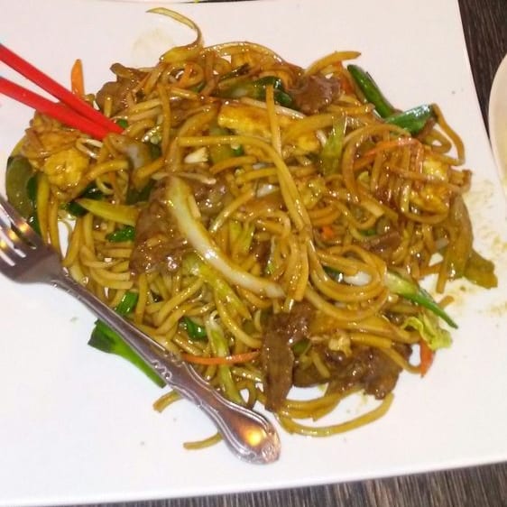 (D1) House Lo Mein.